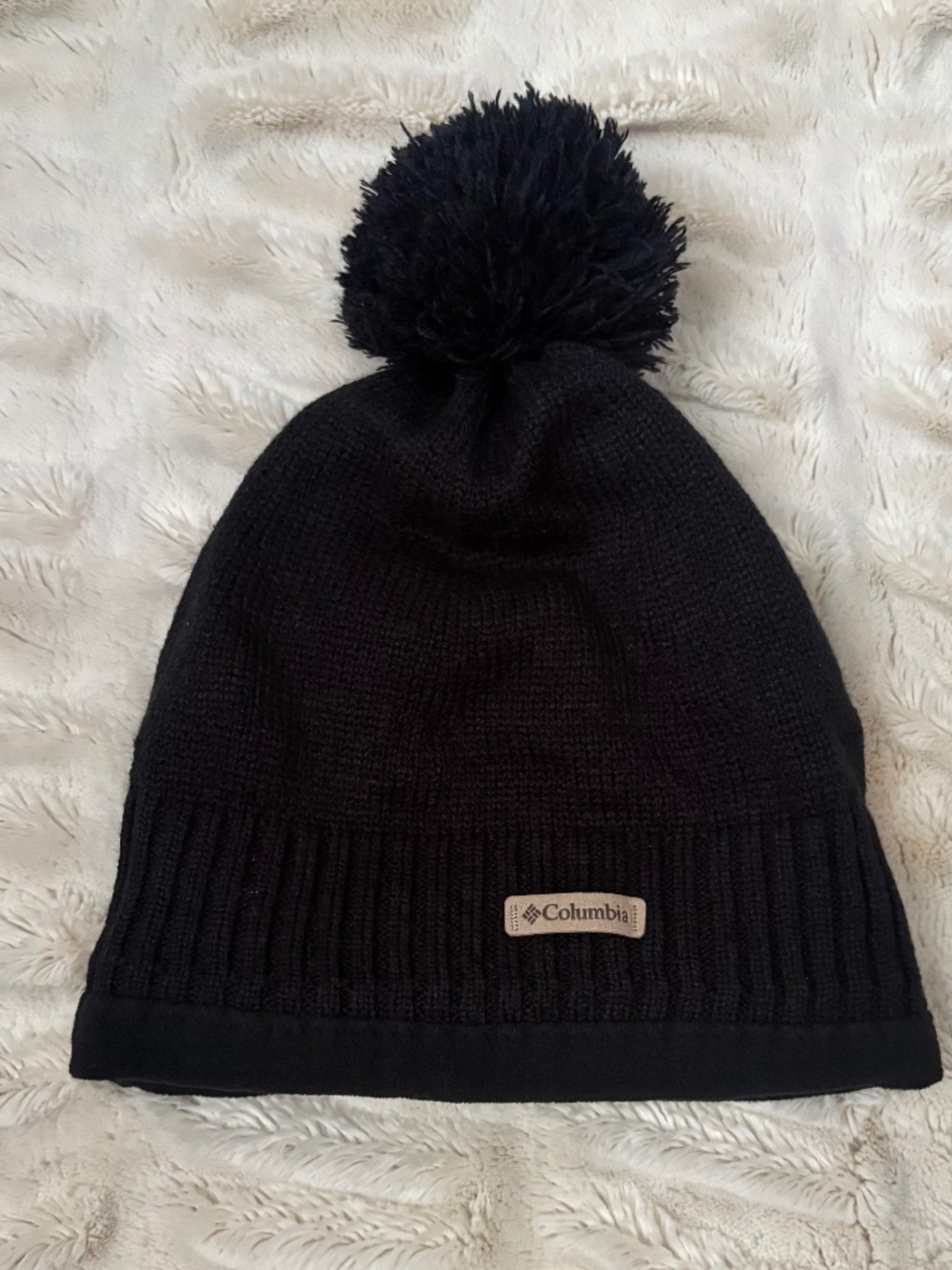 Columbia Black Knit Pom Beanie Hat - Excellent Condition 🖤